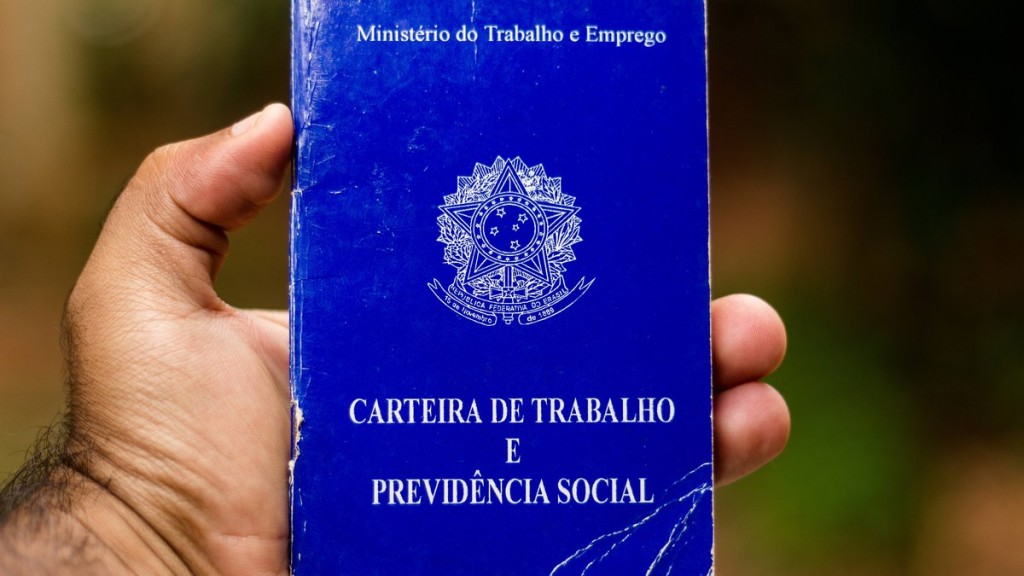Procurando trabalho? Veja 5 dicas para fugir do golpe do emprego falso