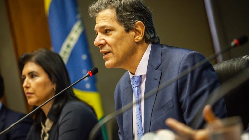 Governo lança programa de baratear carros populares hoje, diz Haddad