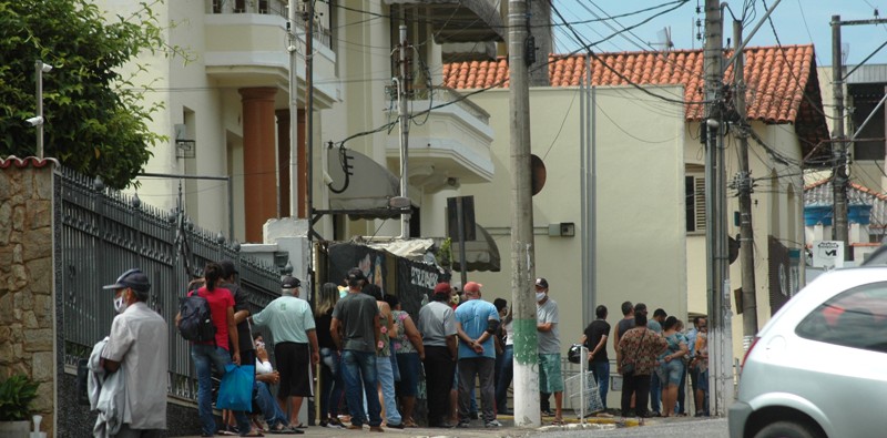 Vereador solicita providências com relação às filas das agências bancárias