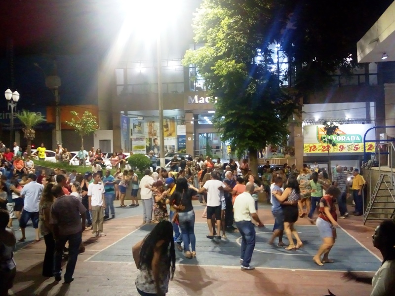 BAILES DA TERCEIRA IDADE, NA PRAÇA, TAMBÉM ESTÃO CANCELADOS