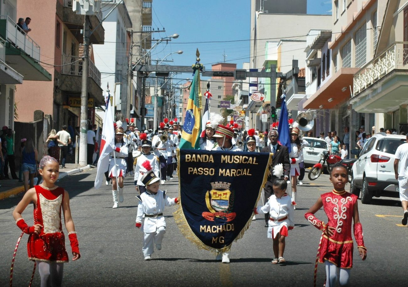 BANDA MARCIAL ABRE PROGRAMAÇÃO CÍVICA DE 7 DE SETEMBRO