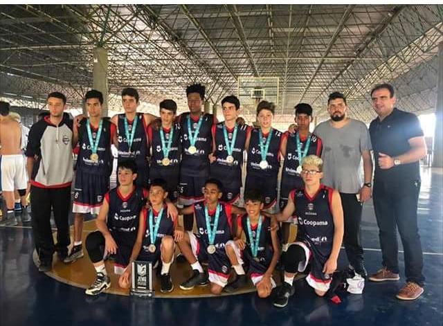 Machado é vice-campeão estadual de basquete