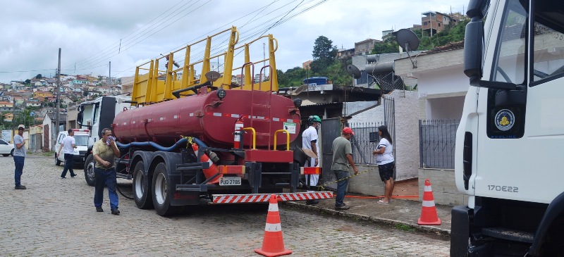 BRIGADA DE INCÊNDIO DO SANTA AMÁLIA FAZ PAPEL DE BOMBEIROS