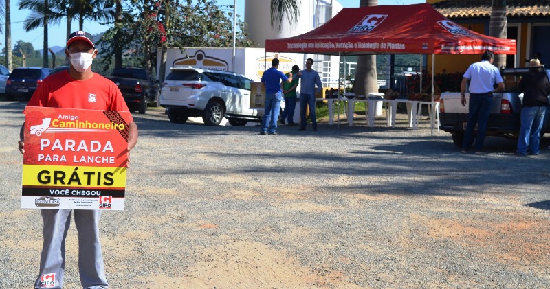 EMPRESAS DE MACHADO FORNECEM LANCHES GRATUITOS A CAMINHONEIROS