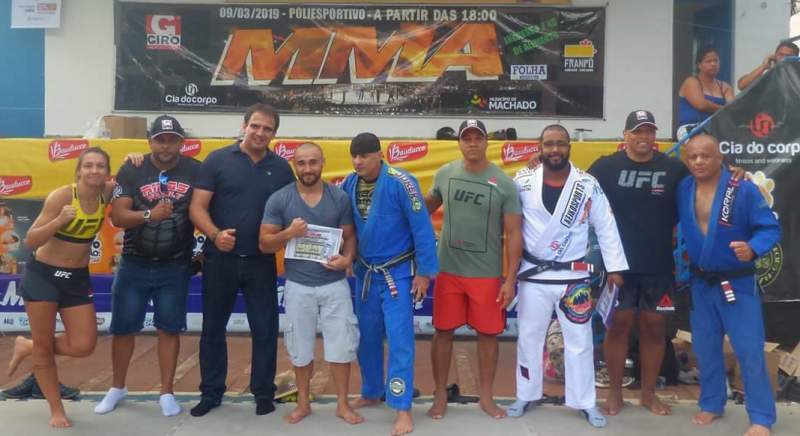 'AULÃO' DE MMA REÚNE ESTRELAS NA PÇ. ANTÔNIO CARLOS