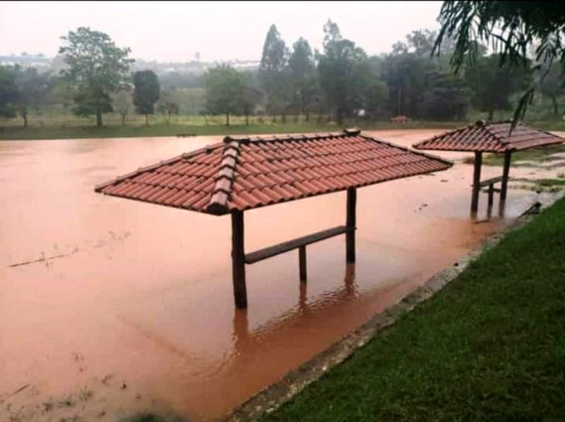 NÍVEL DO LAGO ARTIFICIAL SOBE E PREOCUPA MORADORES