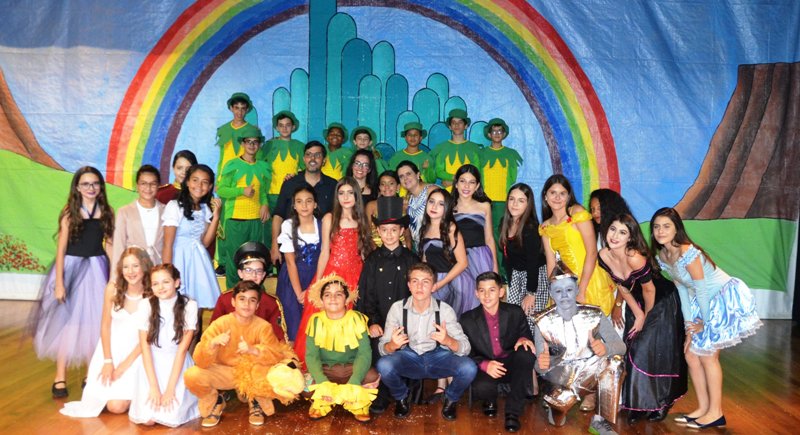 ALUNOS DO CIC ENCENAM PEÇA 'O MÁGICO DE OZ'
