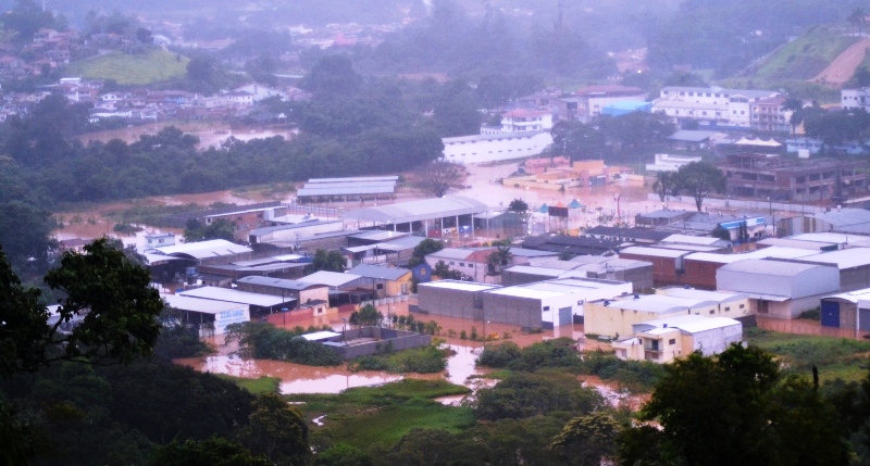 CHUVAS: PRAÇA DA JUVENTUDE ESTÁ ALAGADA