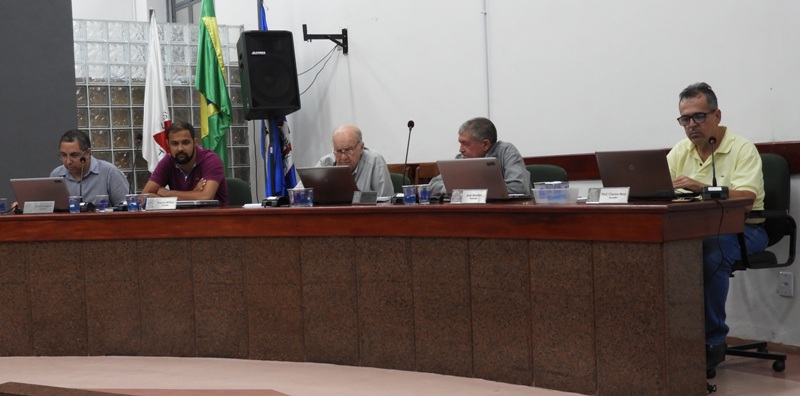 AUMENTAM CRÍTICAS NA CÂMARA CONTRA ADMINISTRAÇÃO