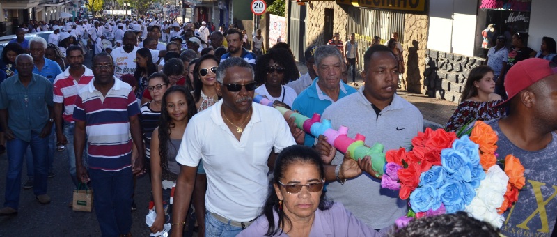 SUBIDA DO MASTRO OCORREU ONTEM