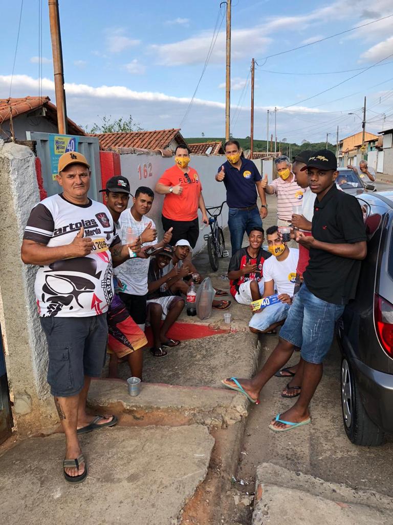CANDIDATO MAYCON WILLIAN ESTEVE NO BAIRRO SANTA LUÍZA, ONTEM