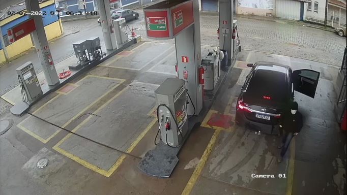 Toyota Corolla roubado em Paraguaçu é utilizado em assalto, em Poço Fundo