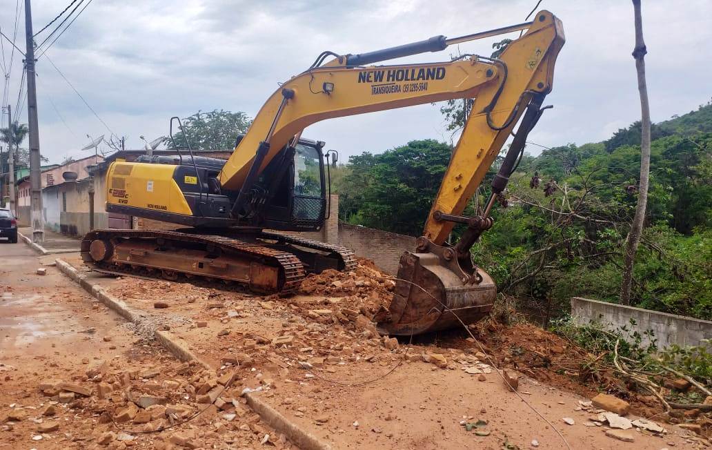 PREFEITURA INICIA LIMPEZA DE ÁREA ONDE SERÁ ERGUIDA PONTE DO SANTA LUÍZA